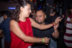 bailando-salsa-y-bachata-en-social-de-yucatan
