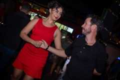 pareja-de-casineros-timberos-bailando-timba-en-bachamambo